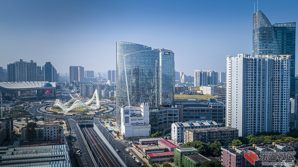 1.碟变：武汉光谷鲁磨路之二 曾院平摄影.jpg