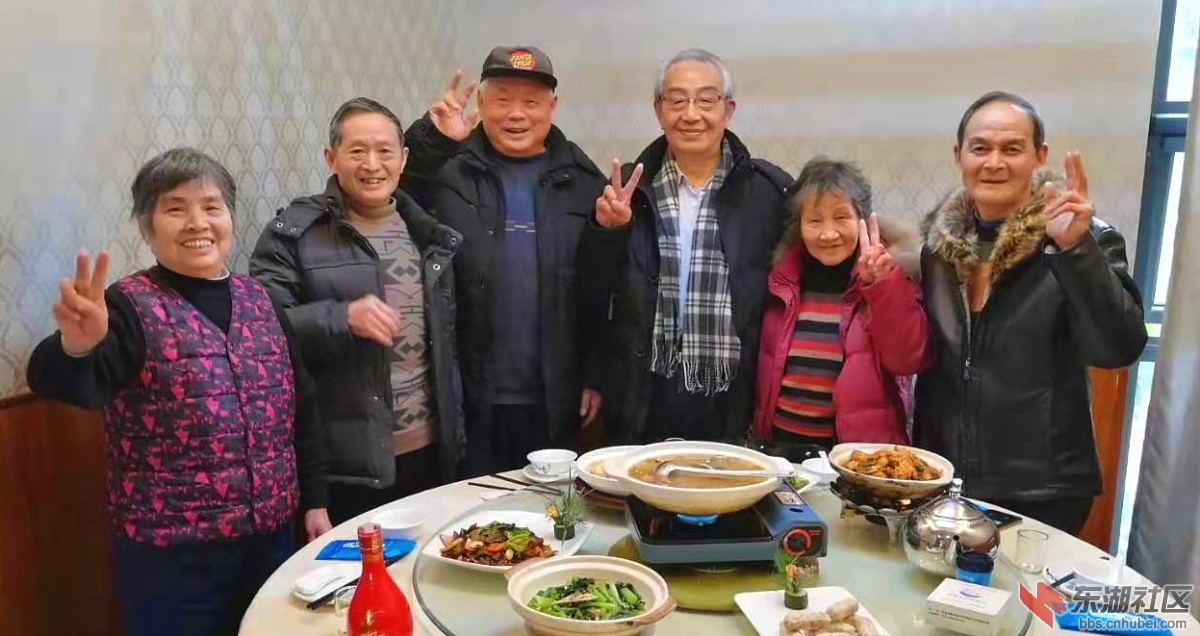  六十年前的老同学相约两地同时吃年饭，隔空祝福2020更美好！