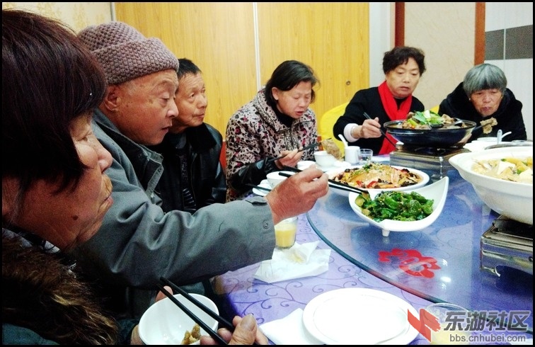  六十年前的老同学相约两地同时吃年饭，隔空祝福2020更美好！