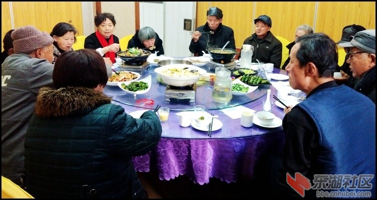  六十年前的老同学相约两地同时吃年饭，隔空祝福2020更美好！