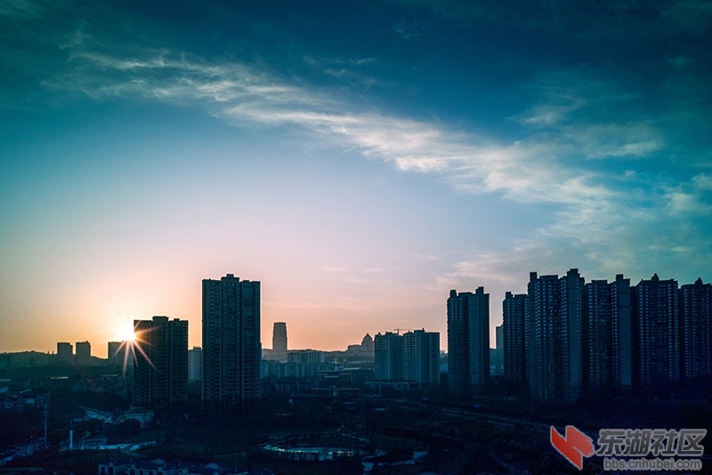 城市的旭光曾院平摄影.jpg