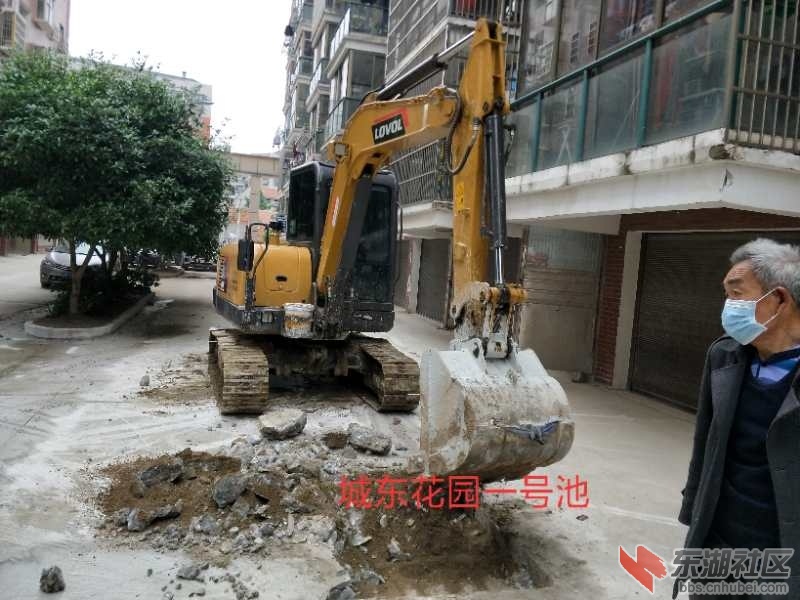 梅川镇桑梓园社区生活污水治理接户管网建设全面启动