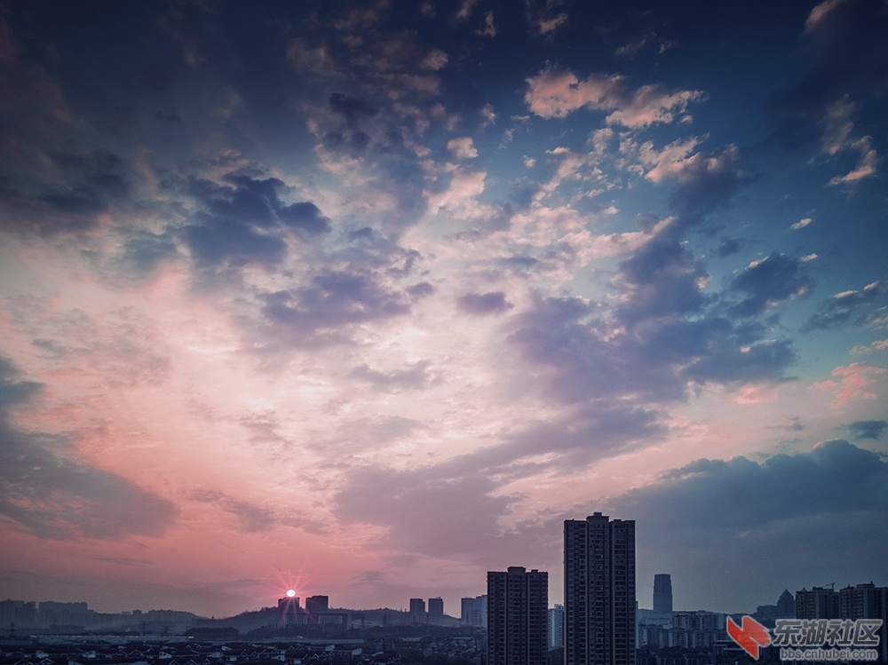 霞光满天景色宜人.jpg