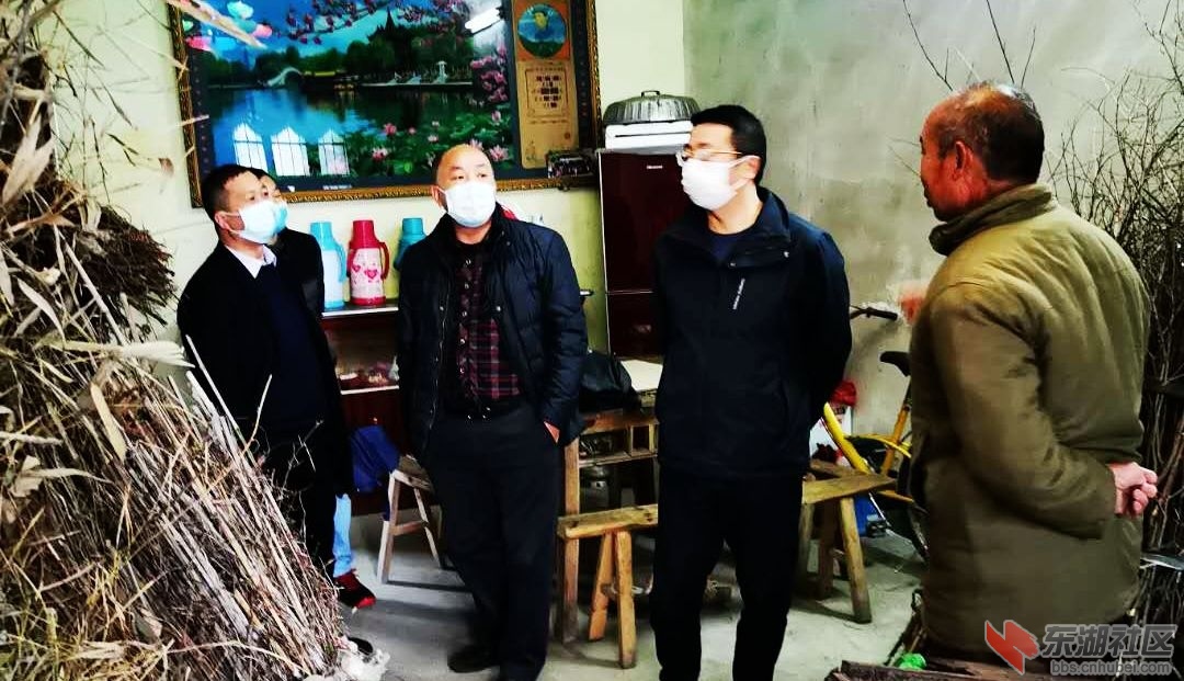 市生态环境保护局情系桑梓，送肥下乡助力春耕。
