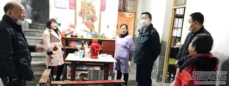 市生态环境保护局情系桑梓，送肥下乡助力春耕。