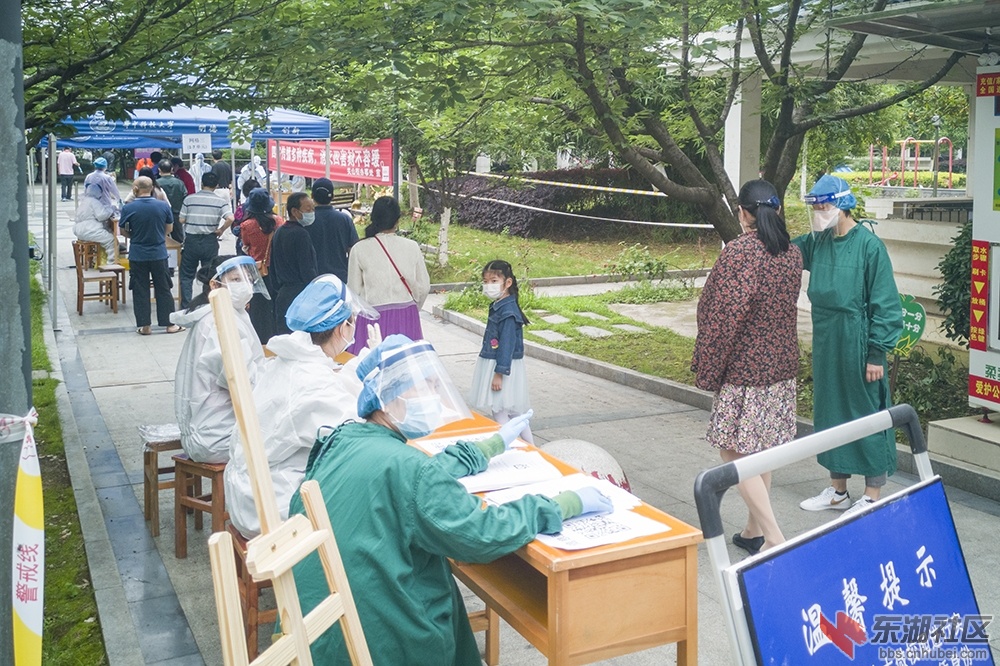 华中科技大学启动校园小区核酸检测纪实4.jpg