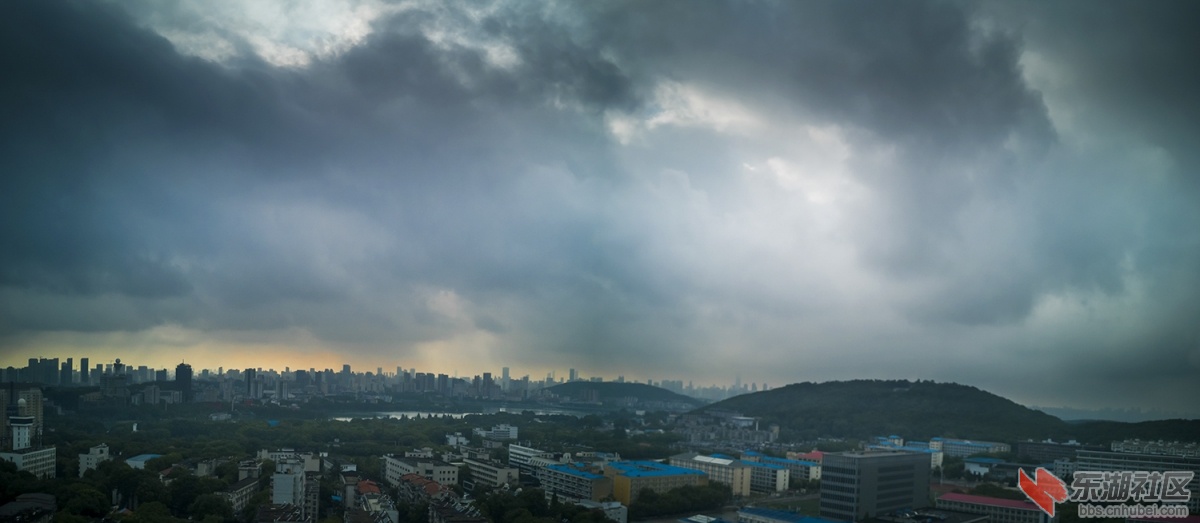 暴雨来临之前曾院平摄影.jpg