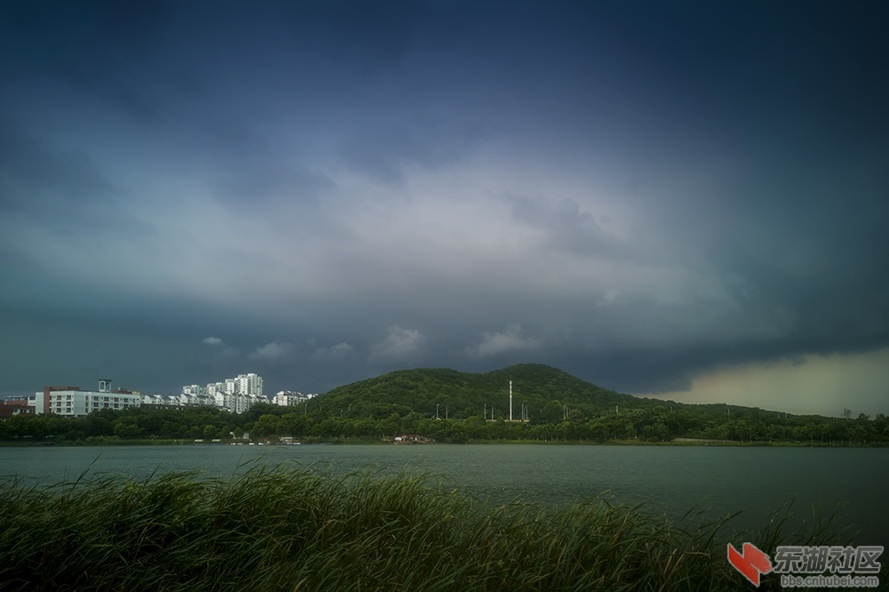 暴雨来临之时曾院平摄影.jpg