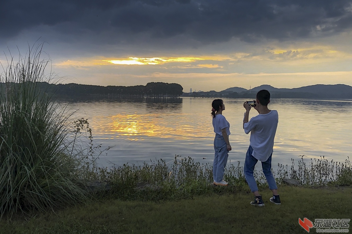 3.雨后夕阳曾院平摄影.jpg