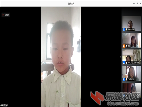 图为程佳宇小朋友正在做自我介绍  荆楚网通讯员 庞凯阁 摄