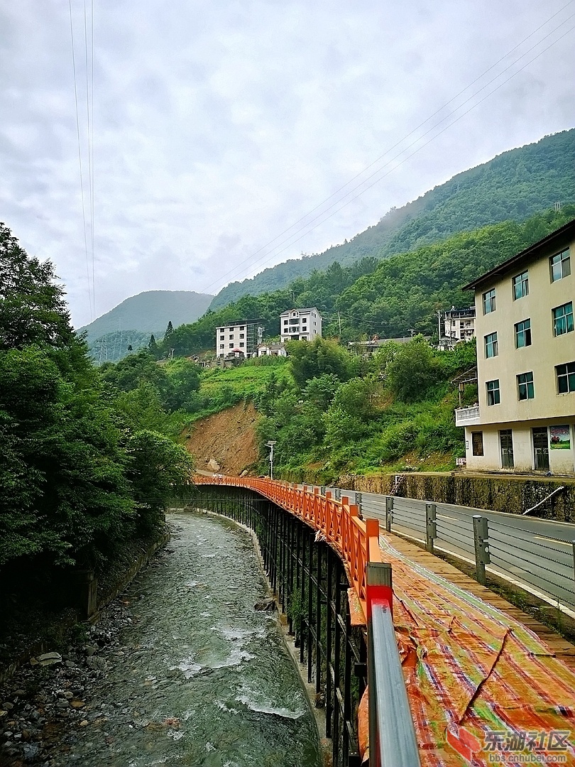 130.栈道好漂亮.jpg