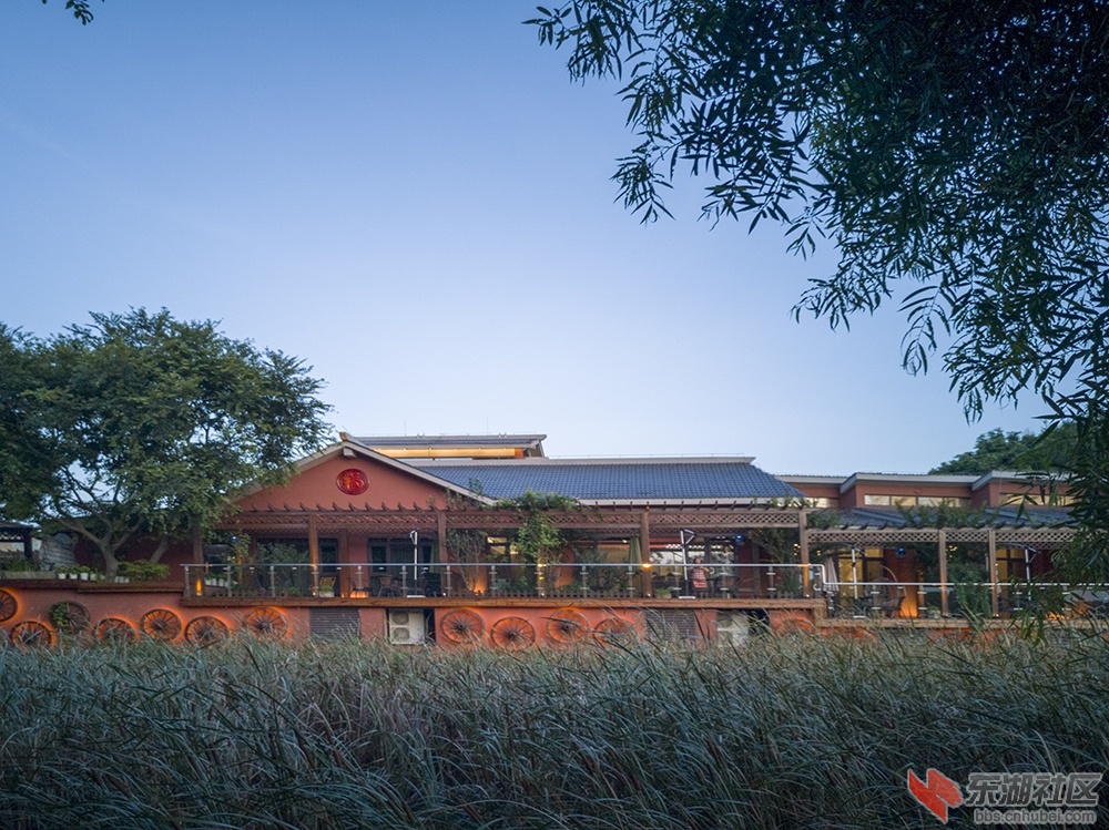 3.东湖绿道上的烤鸭店恢复开业了！.jpg