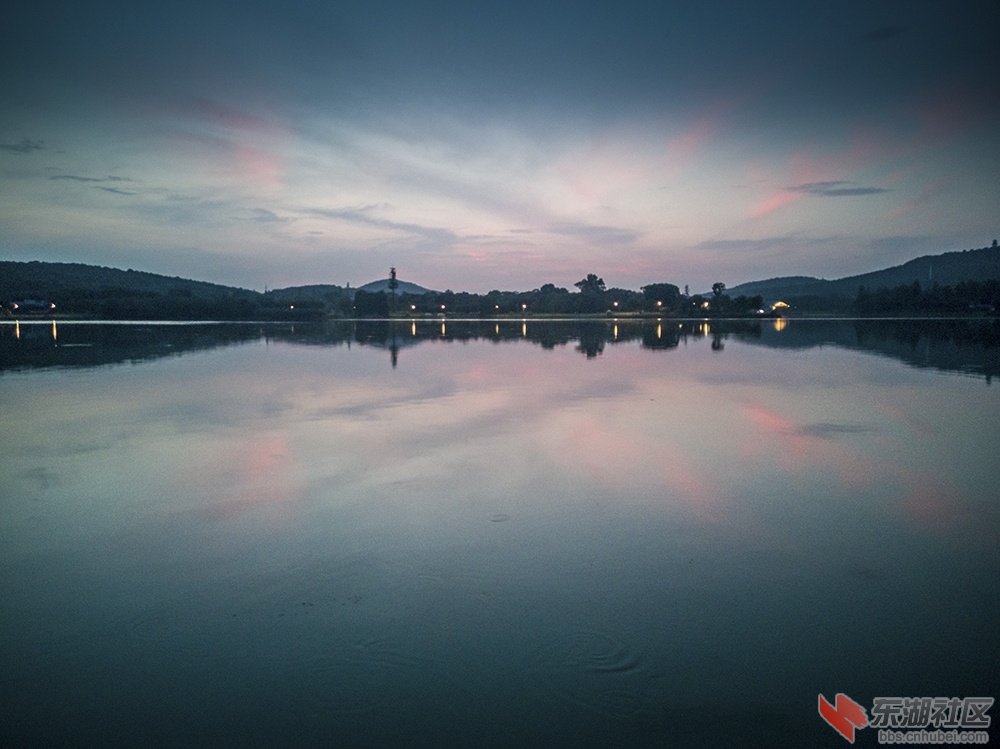 6.8月20日武汉东湖黎明一景.jpg