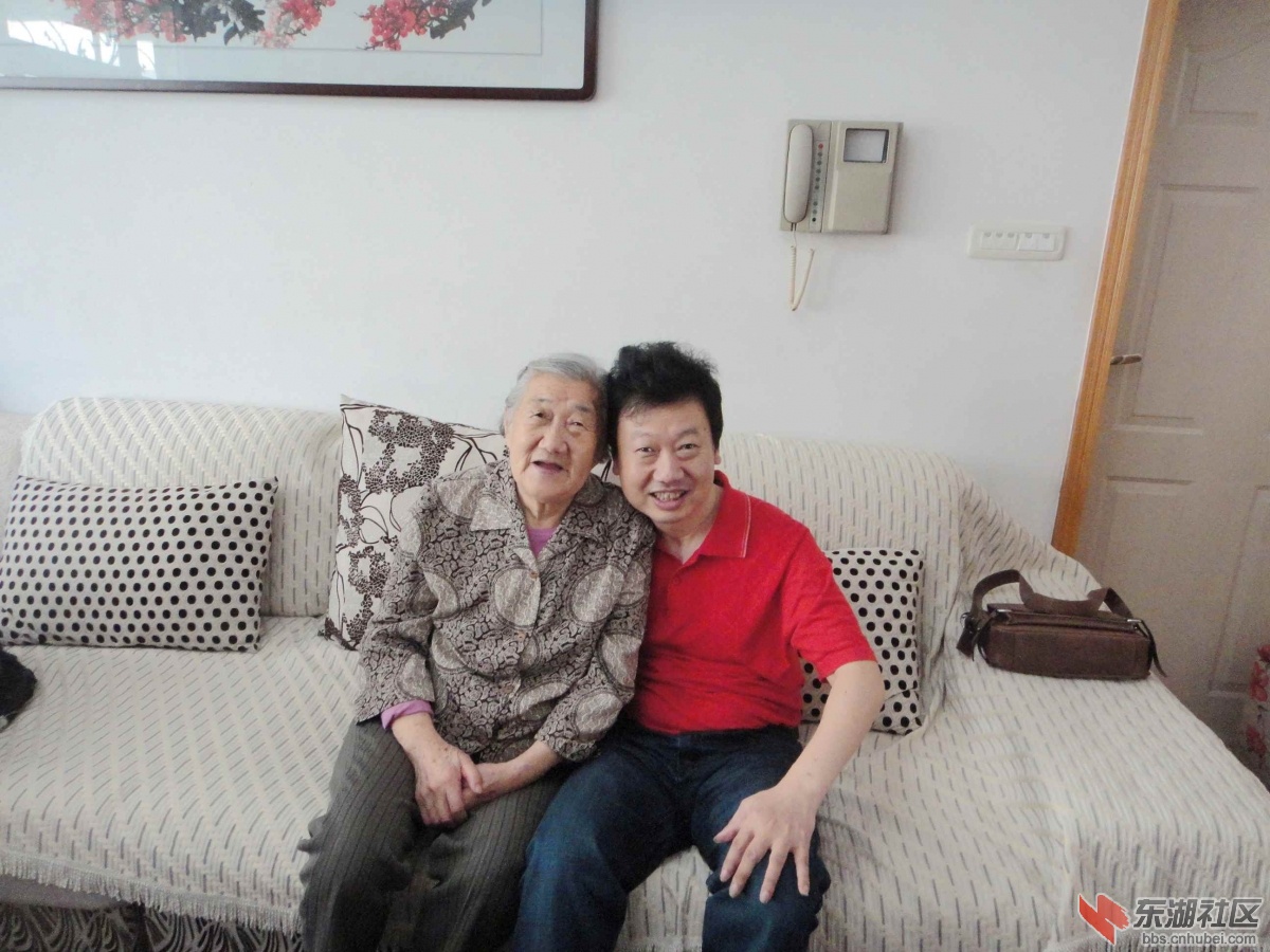 5  2013年10月2日 与妈妈合影3.JPG