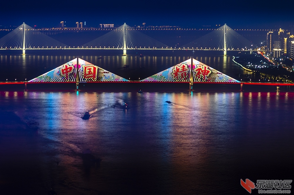 1.中国精神曾院平摄影.jpg