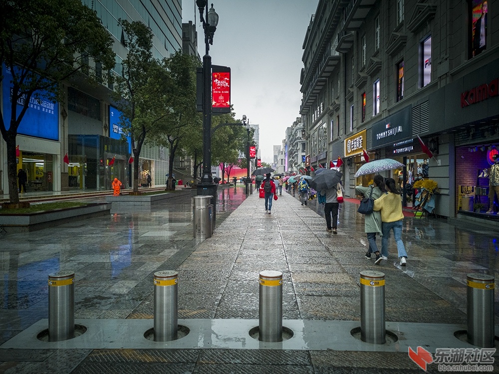 1.武汉江汉步行街国庆重新开街一景曾院平摄影.jpg