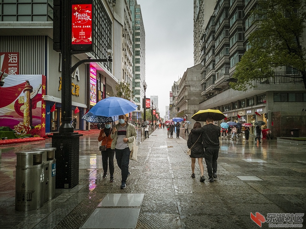 2..武汉江汉步行街国庆重新开街一景.jpg