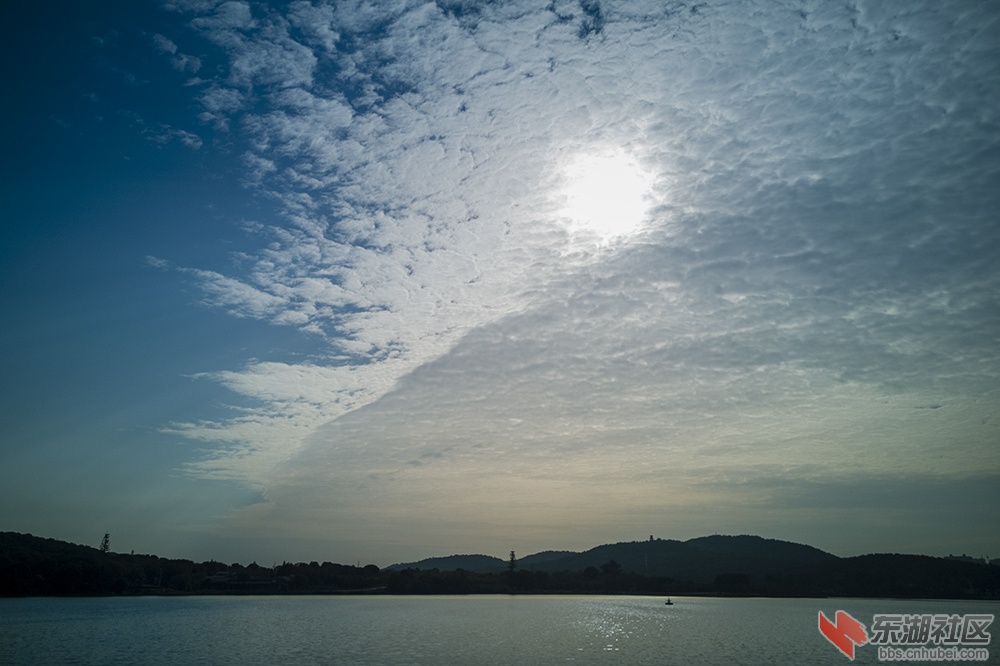 5..武汉东湖风景区天象奇观 曾院平摄影.jpg