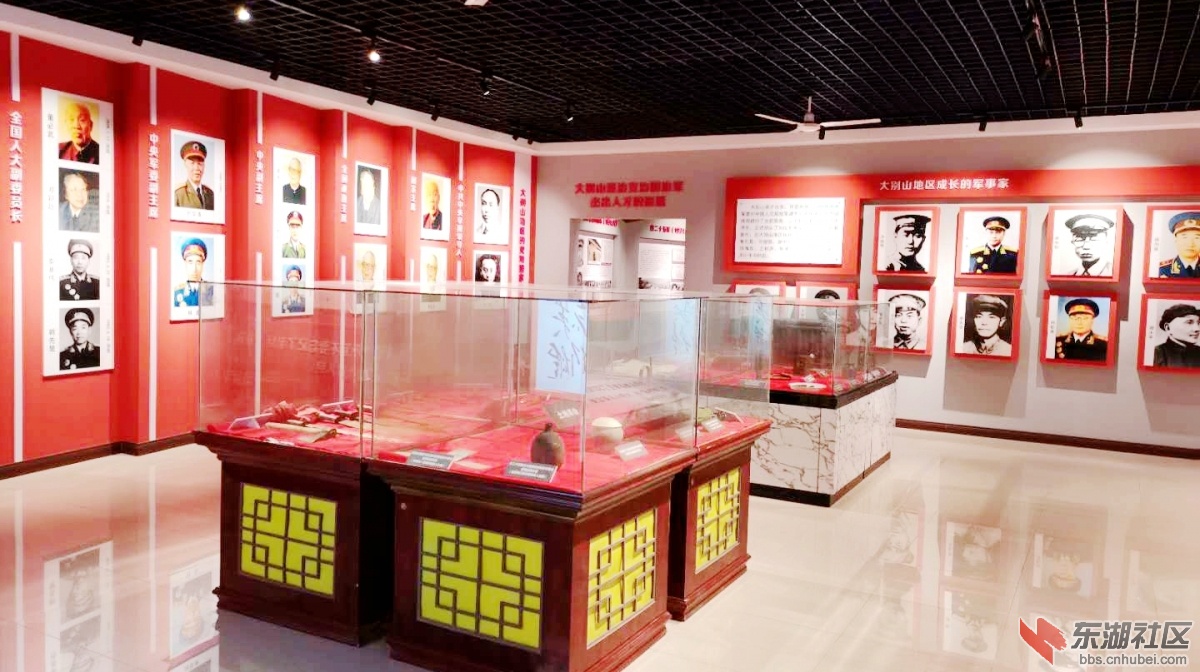 瞻仰大别山革命历史文化陈列馆，感受心灵洗礼。
