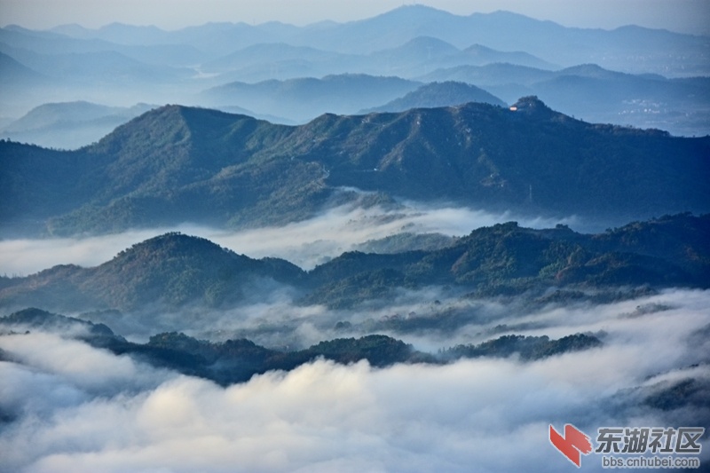 1029.梅川灵山：灵山远望半空中，寺庙威震大王峰。马祖唐时曾驻锡，白云千载古今同 。.jpg