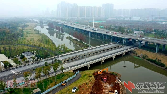 童汉芳摄 无人机看青菱河黄家湖路上的跨河公路桥2020.12 - 副本.JPG