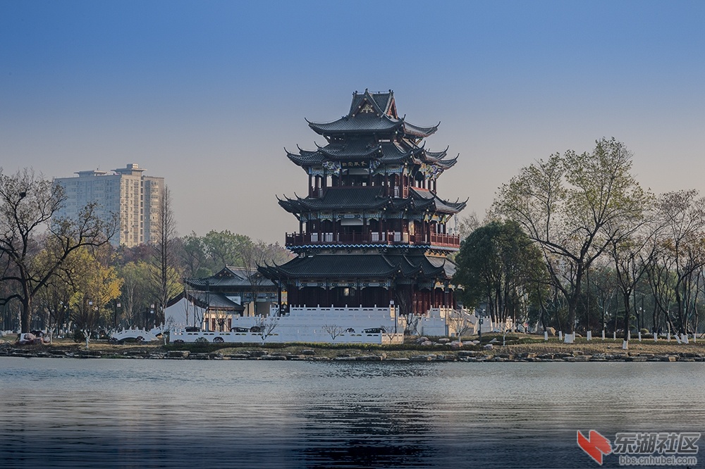 4.武汉市紫阳湖公园内地标 曾院平摄影.jpg