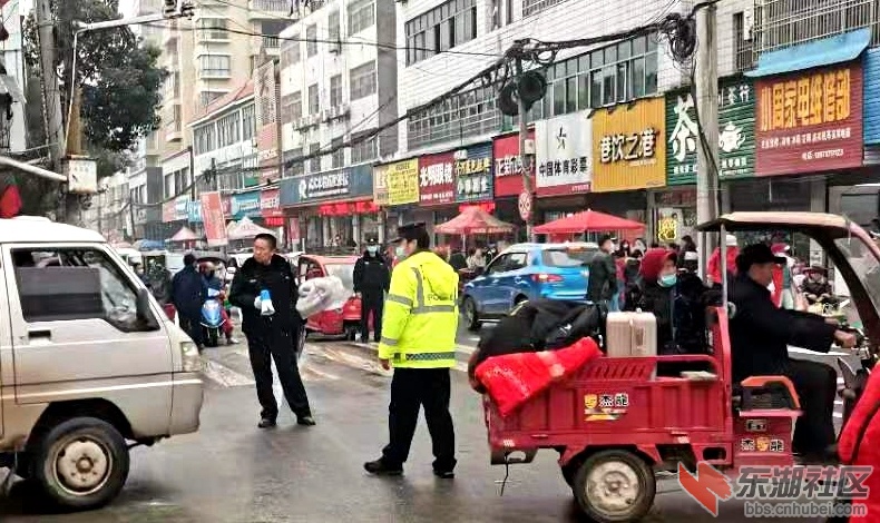 大家都说：梅川镇街上的路好出行了
