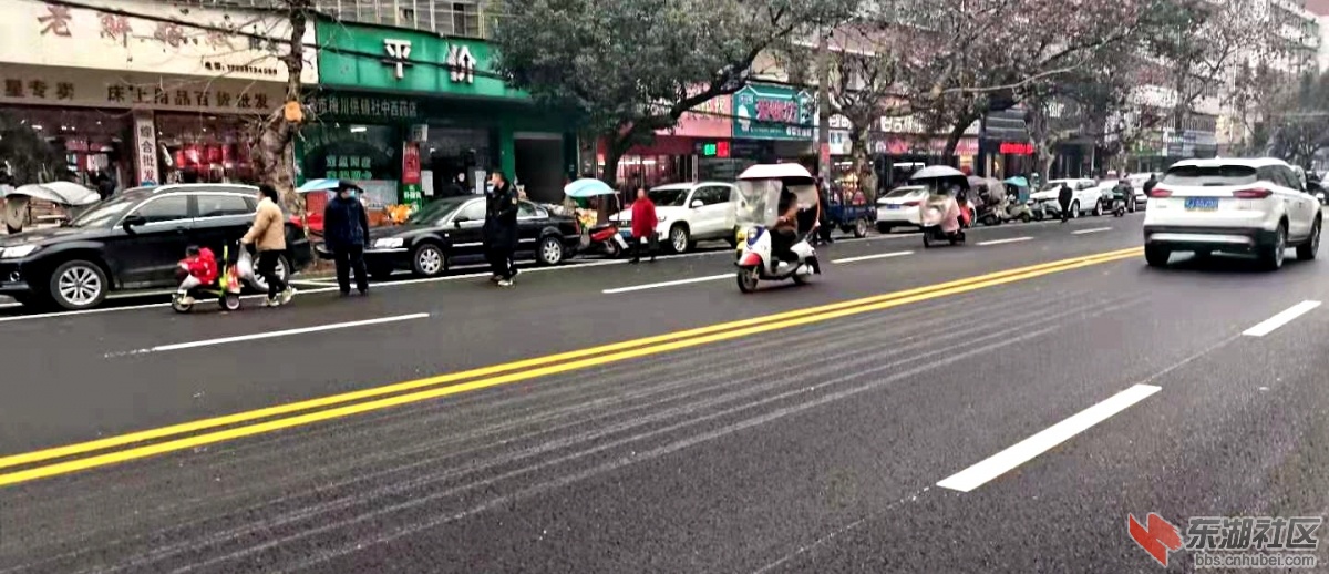 大家都说：梅川镇街上的路好出行了