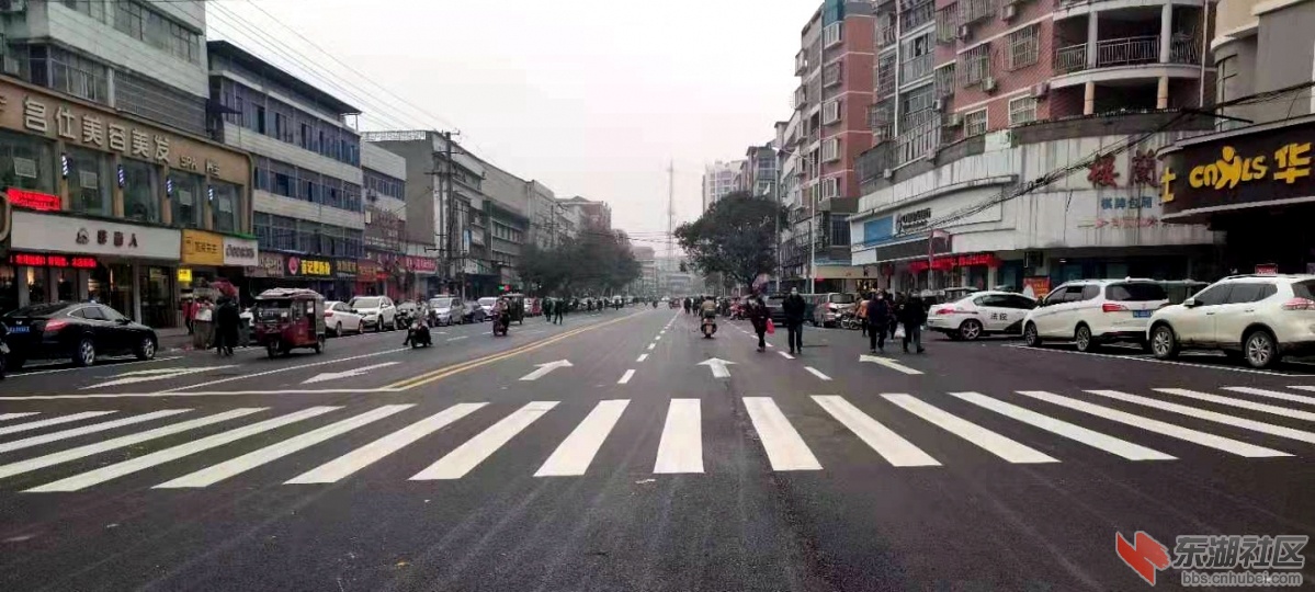 大家都说：梅川镇街上的路好出行了