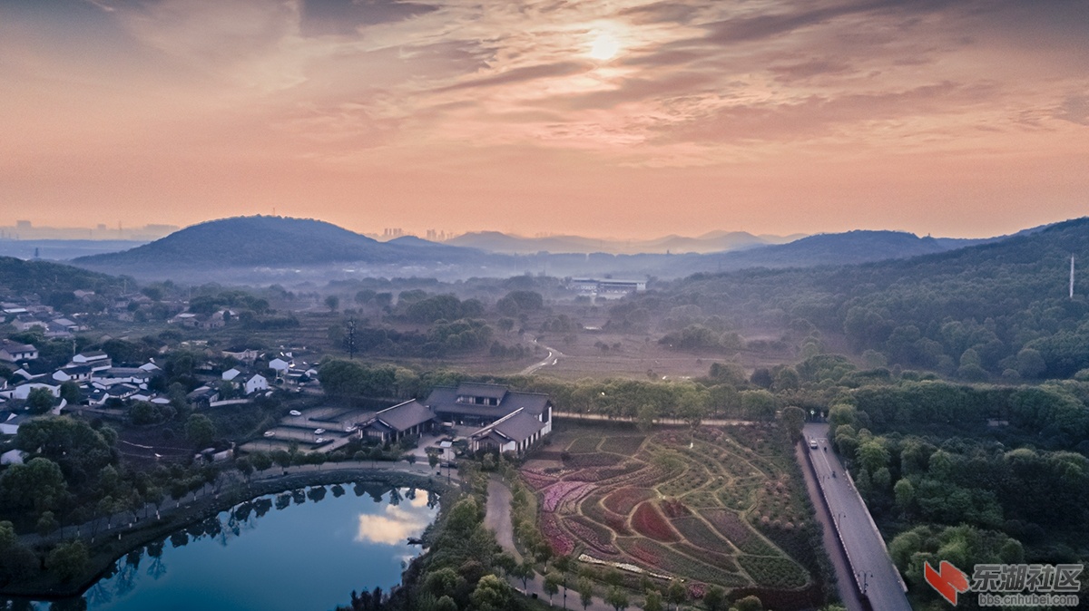 2.日出东方 曾院平摄影.jpg