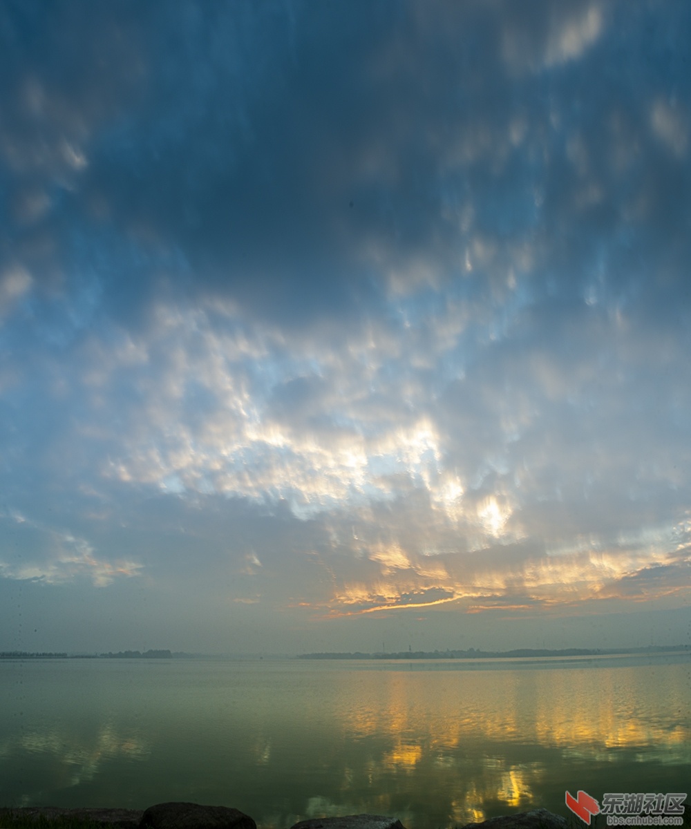 5.东湖日出彩飞 曾院平摄影.jpg