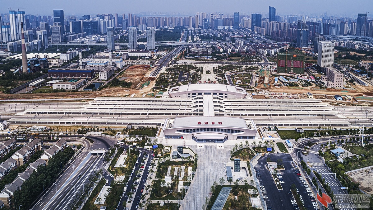 3.武汉东站鸟瞰图之三 曾院平摄影.jpg