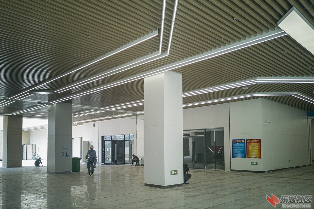 8.车站内景之四 曾院平摄影.jpg