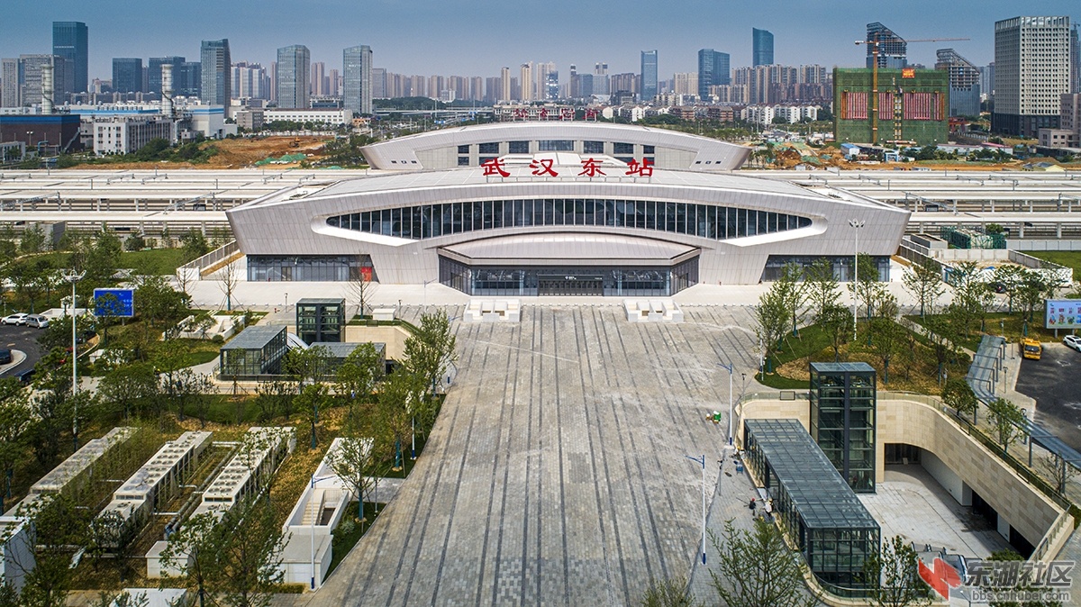 1.武汉东站鸟瞰图之一 曾院平摄影.jpg