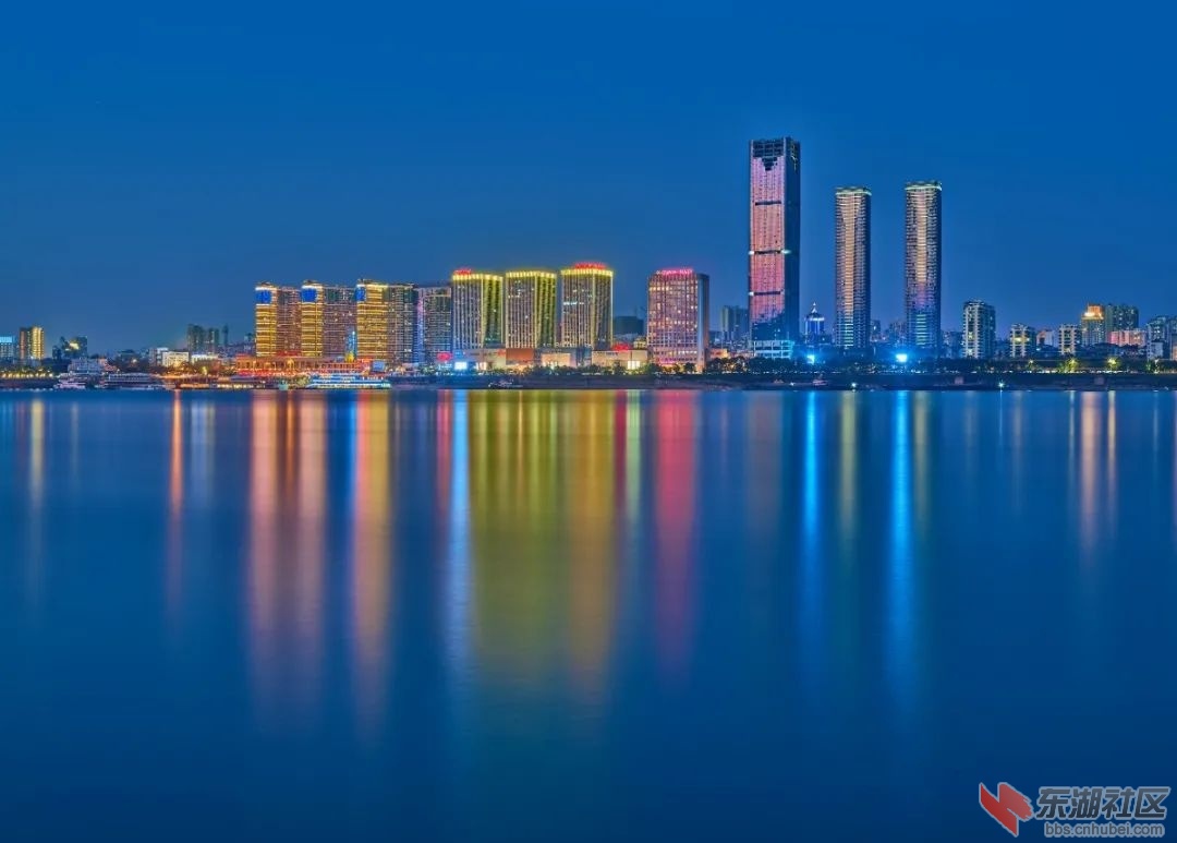 九码头夜景.jpg