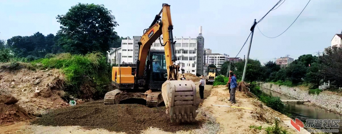  梅川 镇 区内梅川河东岸泥巴路开始硬化了！