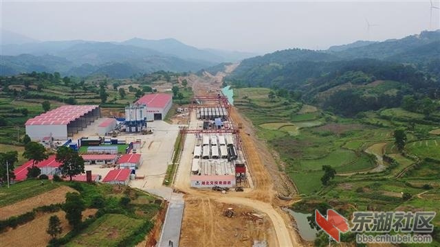 武大高速大悟段羊角山隧道施工现场