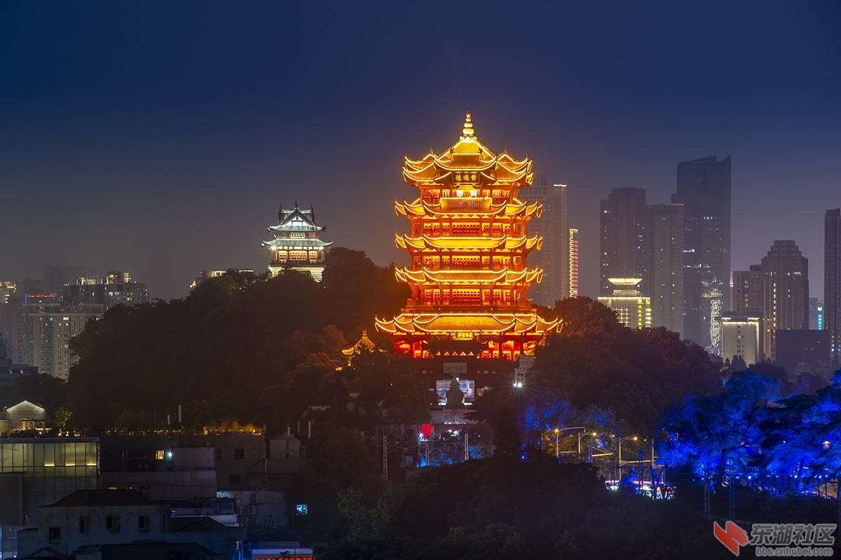 2.黃鹤楼的灯光 曾院平摄影.jpg