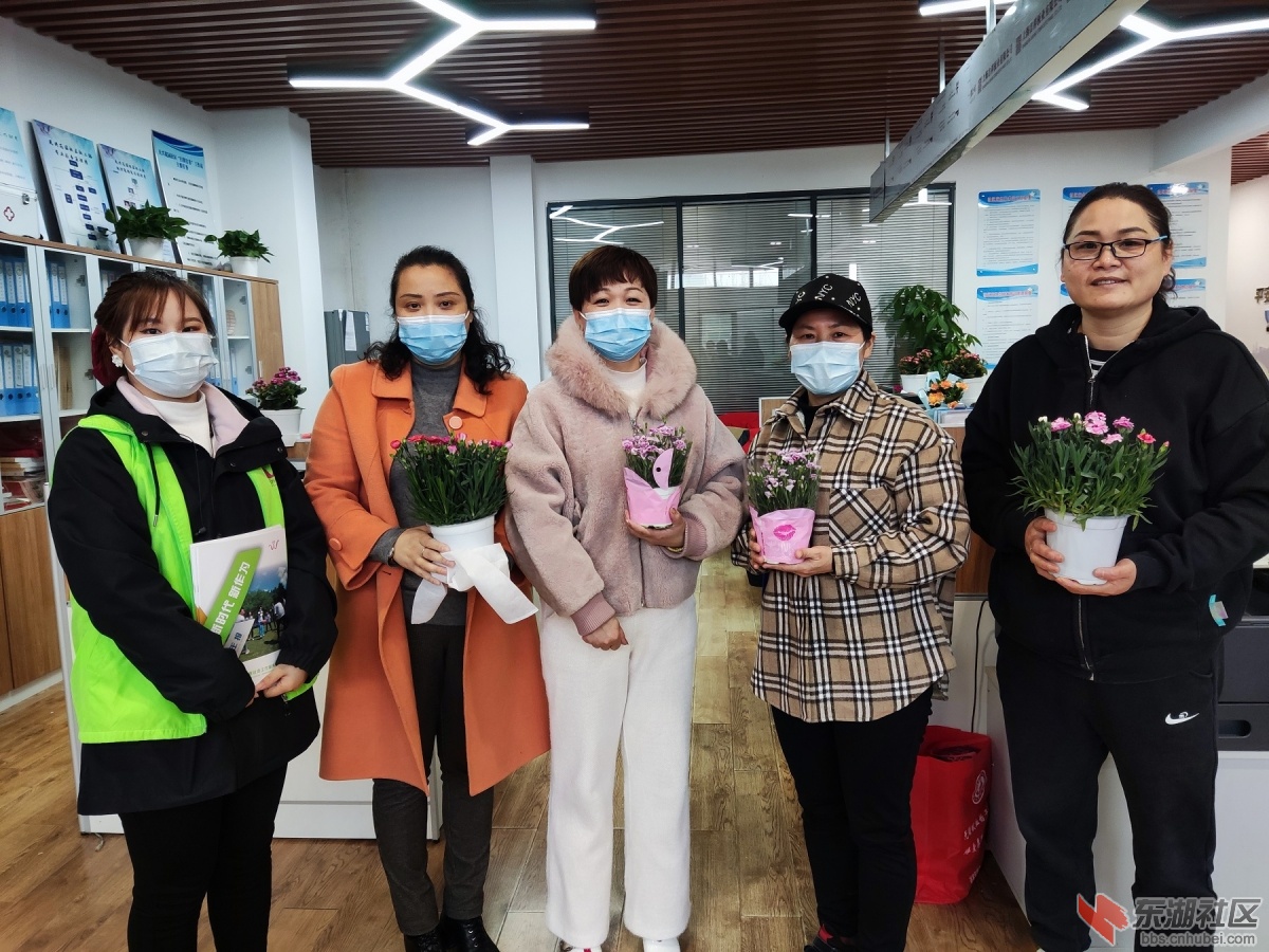 谌家矶社工周春天我扛着花来看您1.jpg