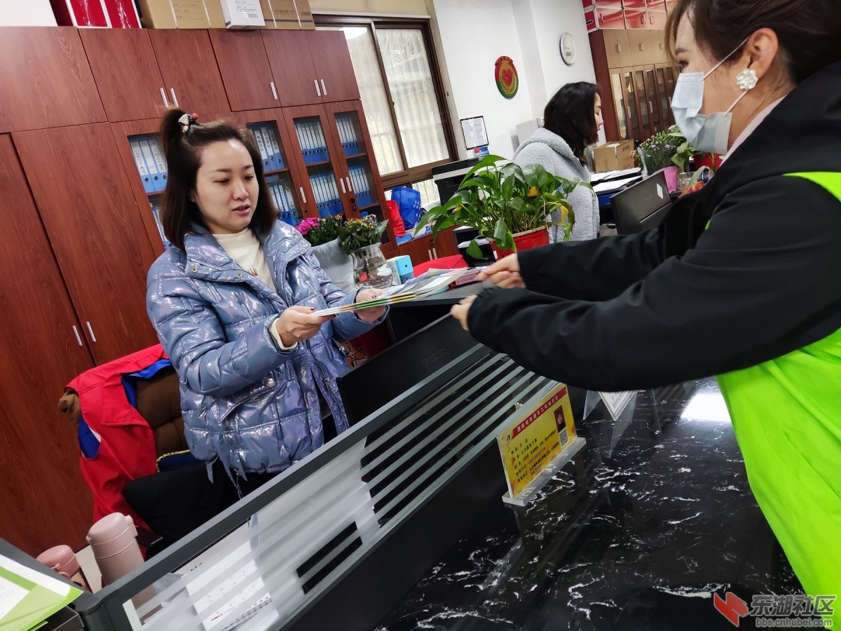谌家矶社工周春天我扛着花来看您2.jpg
