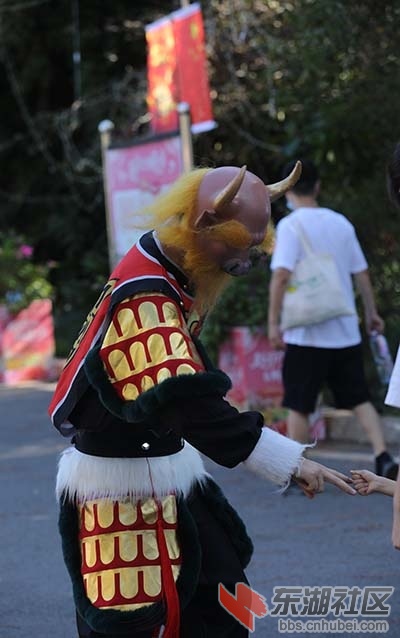 牛哥发红旗