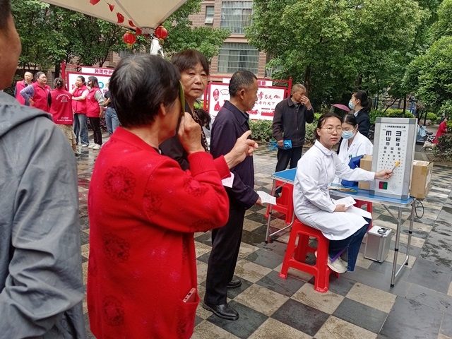 2-测视力0428090512.jpg