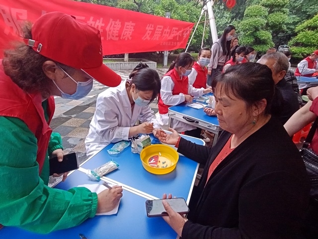 6-测血糖0428090413.jpg