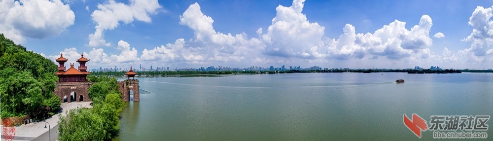 东湖楚城：浪静风和日，乘船过楚城，白云随我去，落雁归霞程。  柯树勋2024年5月23日.jpg