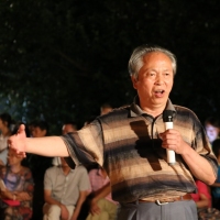 村民与“候鸟”联欢(组图)