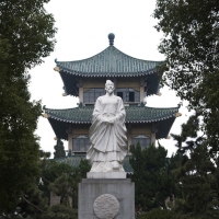 漫步行吟阁