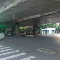 这里还应再画上“斑马线”！曾院平摄影