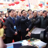 仙桃市委书记冯云乔参观沔街庙会