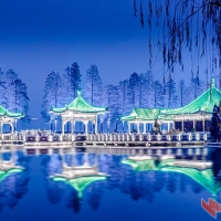大美东湖，夜色美如画 .曾院平摄影