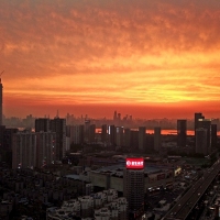 这是武汉徐东大街的黄昏：趁夜幕还没降临 重新出发！